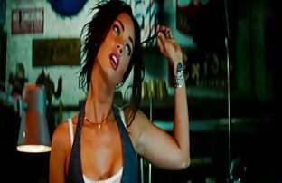 XXX ブロンドは壁の穴を通して黒いシラミを与えます 女子 専用 エロ 動画
